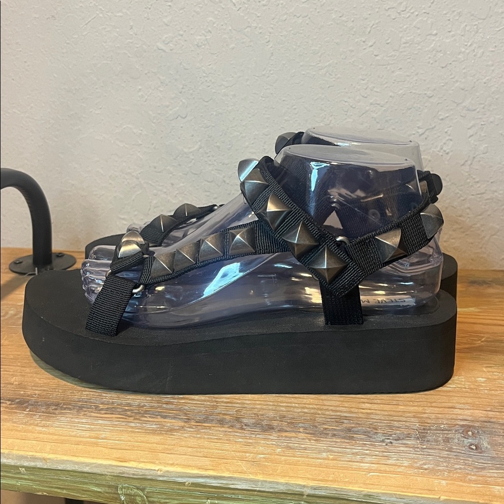 Steve Madden Black Studded Platform Sandals size 9.5 - Picture 4 of 7